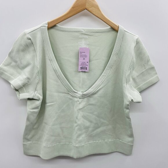 Wild Fable Juniors Plus Size 2X Short Sleeve V-Neck Seamless T-Shirt Green 100 - Picture 2 of 7